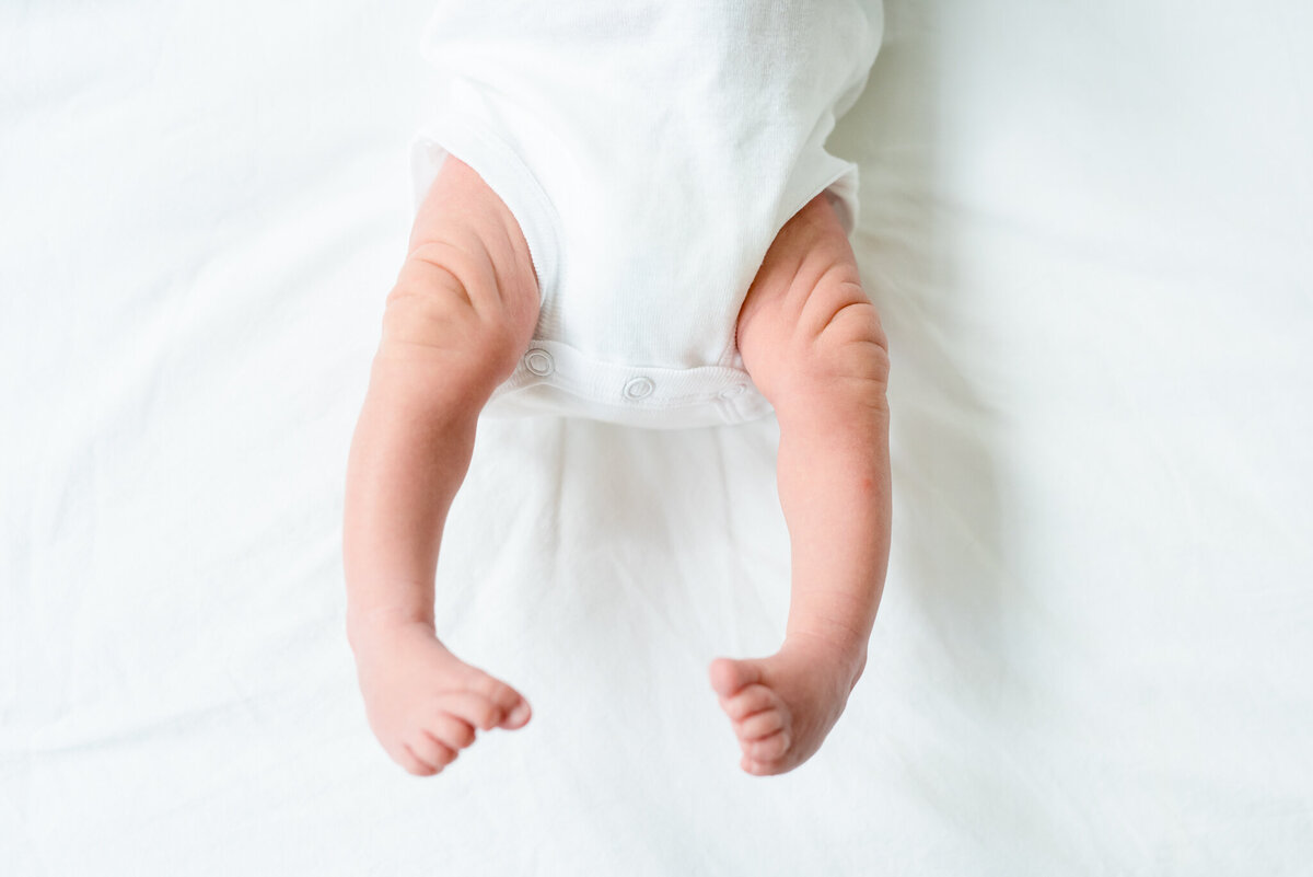 Looking for an Austin newborn photographer? Capture your baby’s first moments with bright, candid, in-home photography that feels natural and timeless.