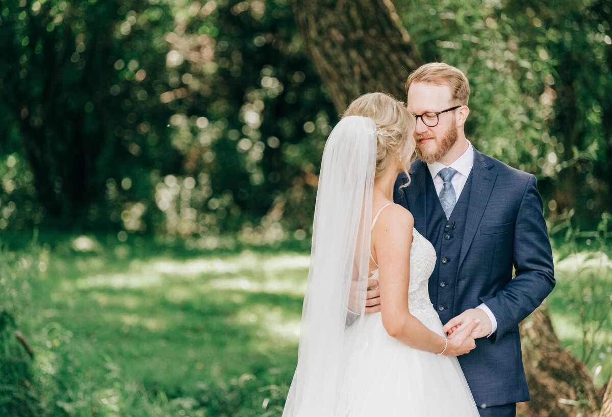 Gorgeous outdoor wedding portraits of bride and groom