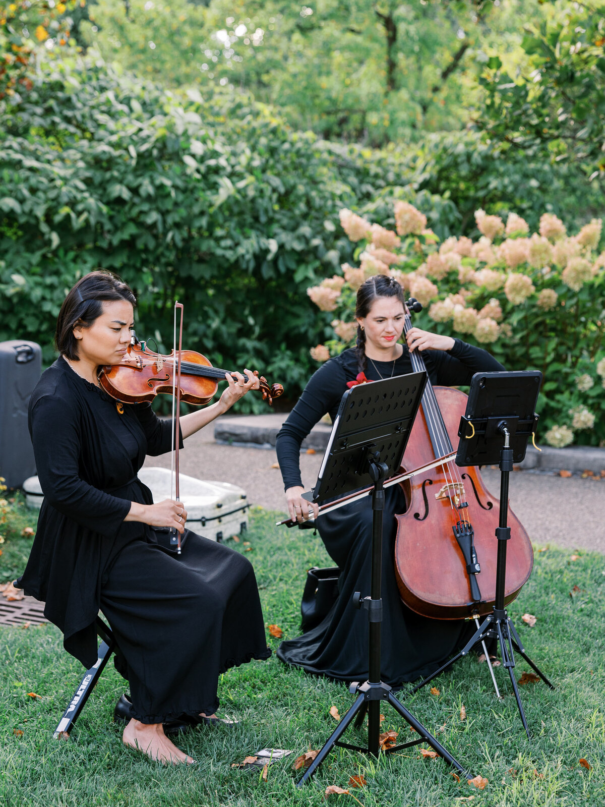 pittsburgh-wedding-photographer-phipps-botanic-gardens-conservatory-wedding-outdoor-lgbtq-luxury-photography-light-and-airy30