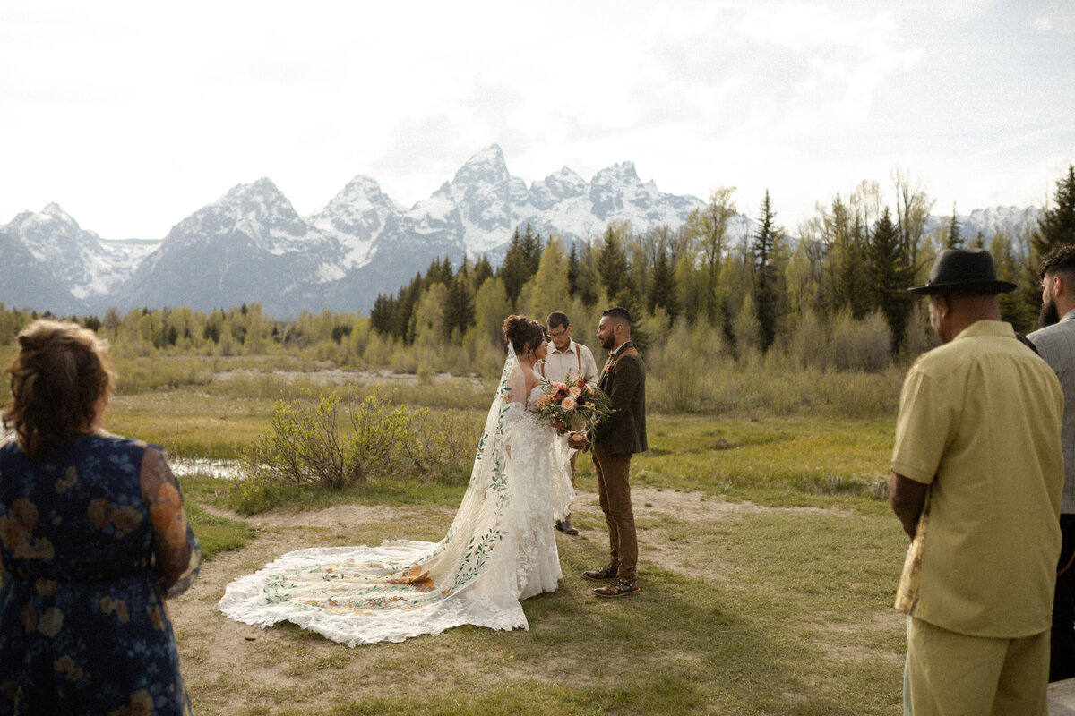 Goldens_GrandTetonNationalPark_Wedding_DawnCaltonPhotography-553