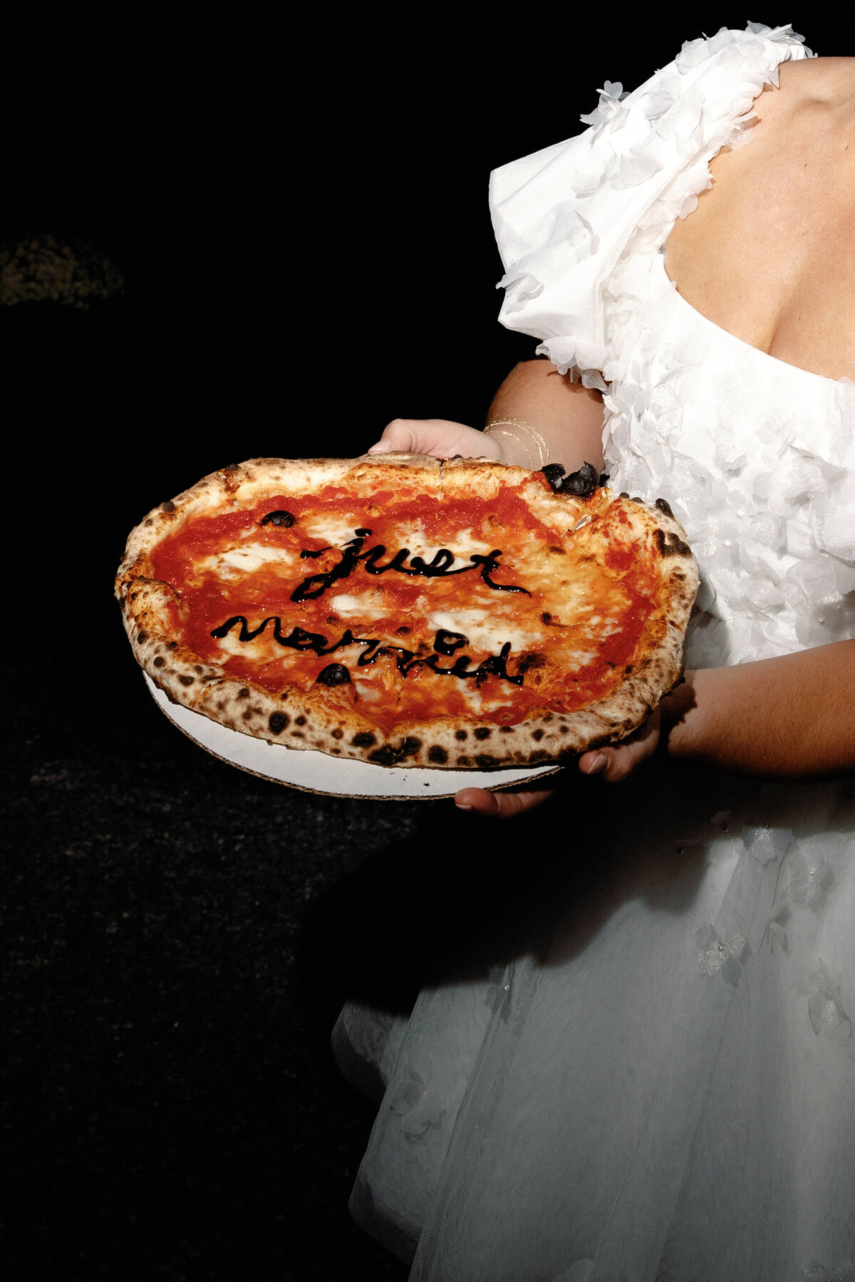 wedding-pizza-just-married