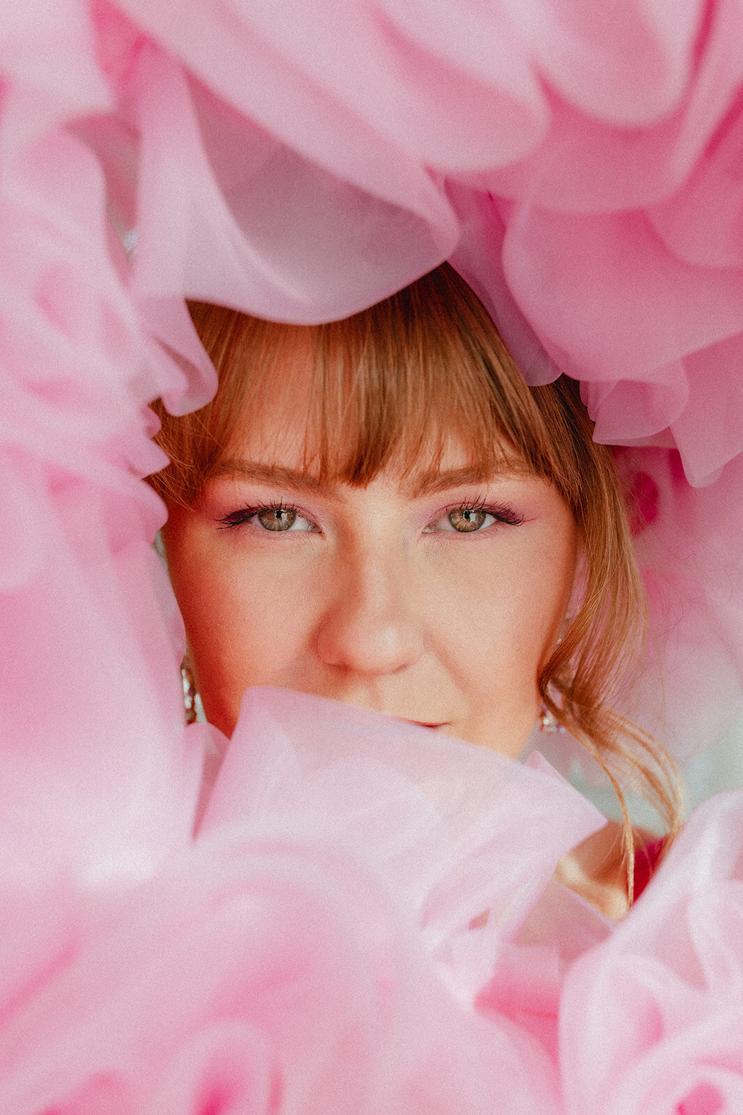 beauty-portrait-eyes-pink