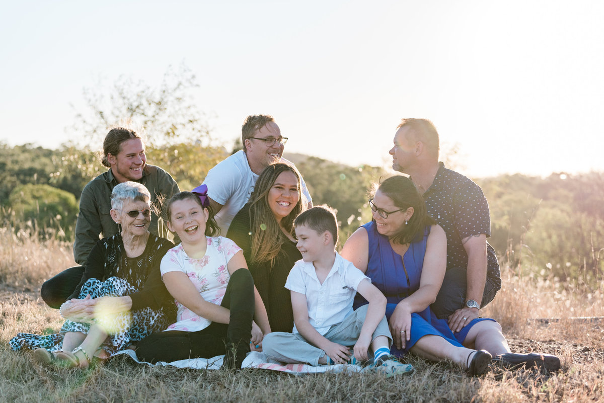 relaxed-family-portraits-sunset-grassy-field-sprinfield-brisbane-lead-images (1 of 12)
