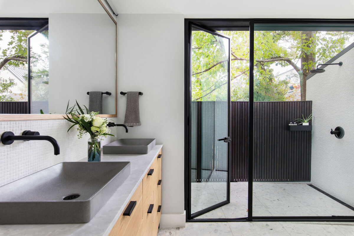 hello-home-modern-bathroom-outdoor-shower-design-austin-luxury-home-interior-2