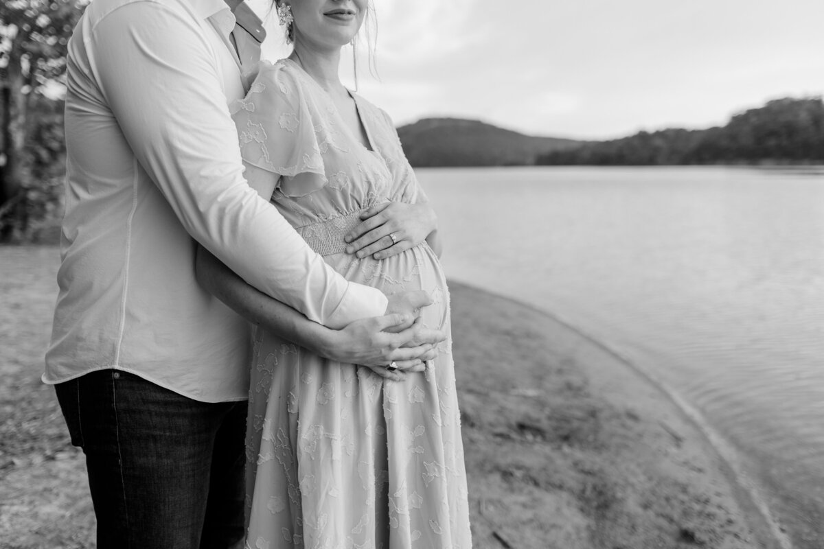 Documentary-Maternity-Session-at-Carvins-Cove-RJ-69