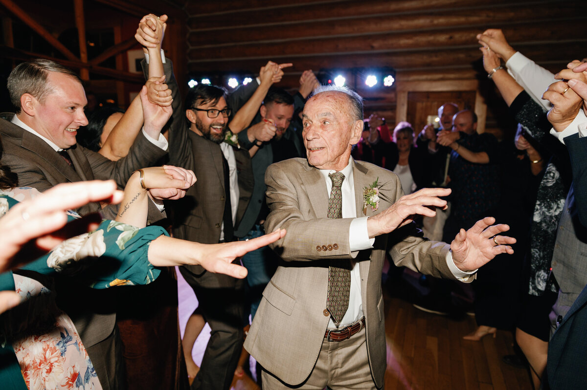 freestone_inn_mazama_washington_fall_wedding_photographer_15