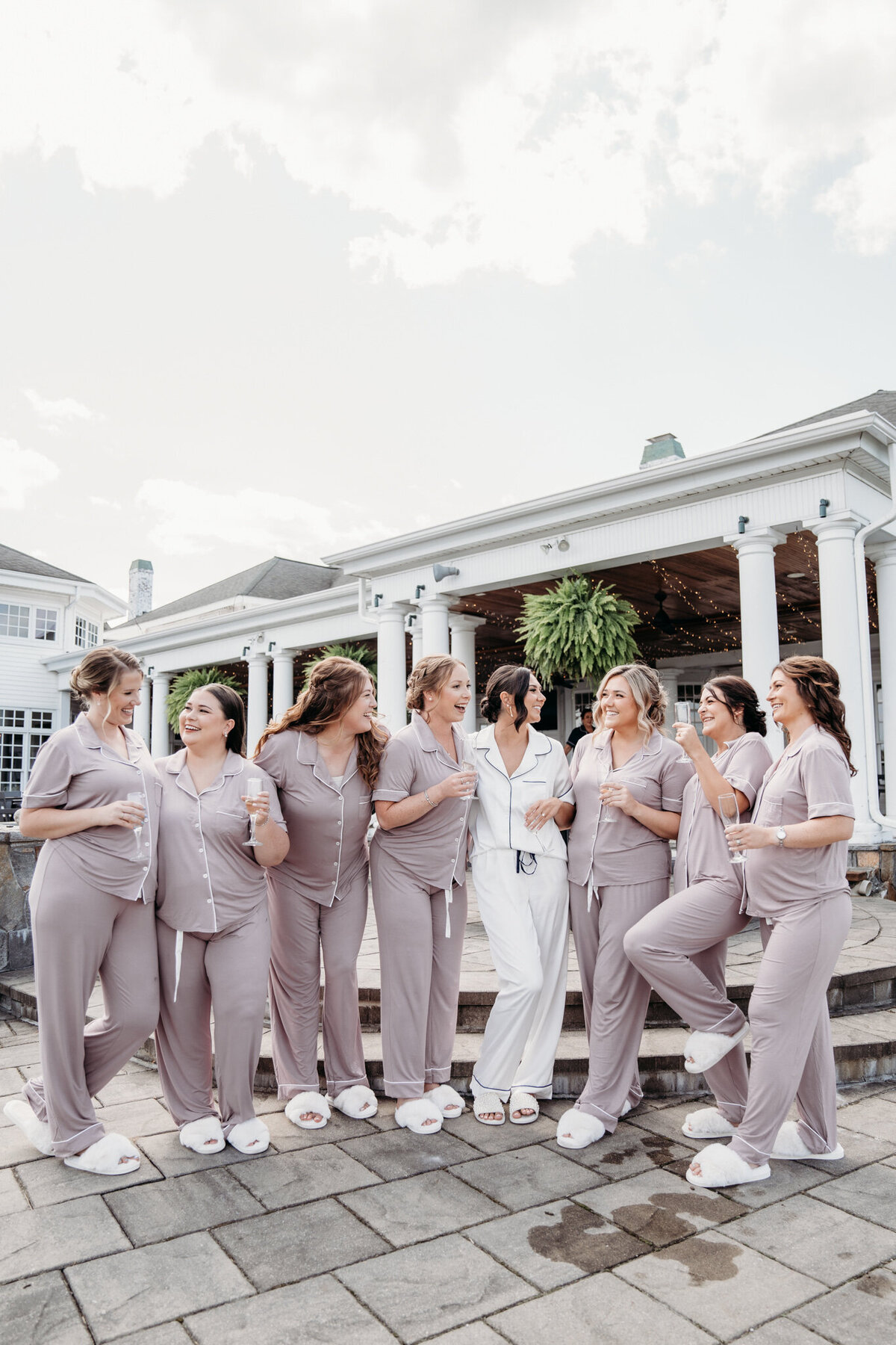 bride-and-bridesmaids-springfield-country-club-wedding-3