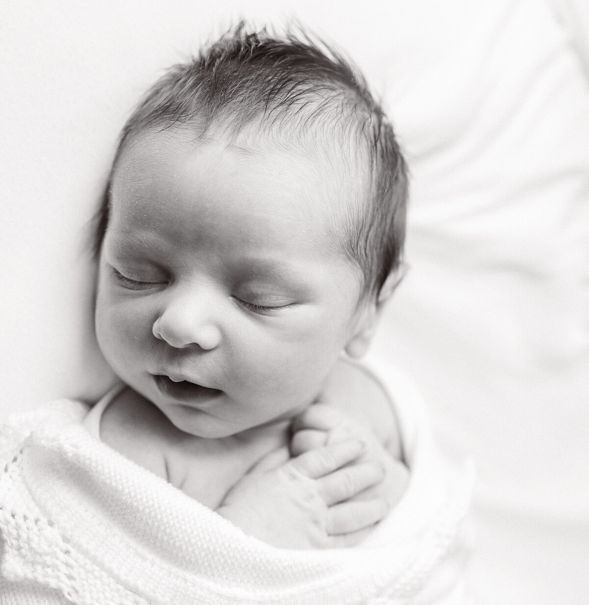 black-and-white-portrait-newborn-baby-boy-newborn-photos-in-virginia-beach