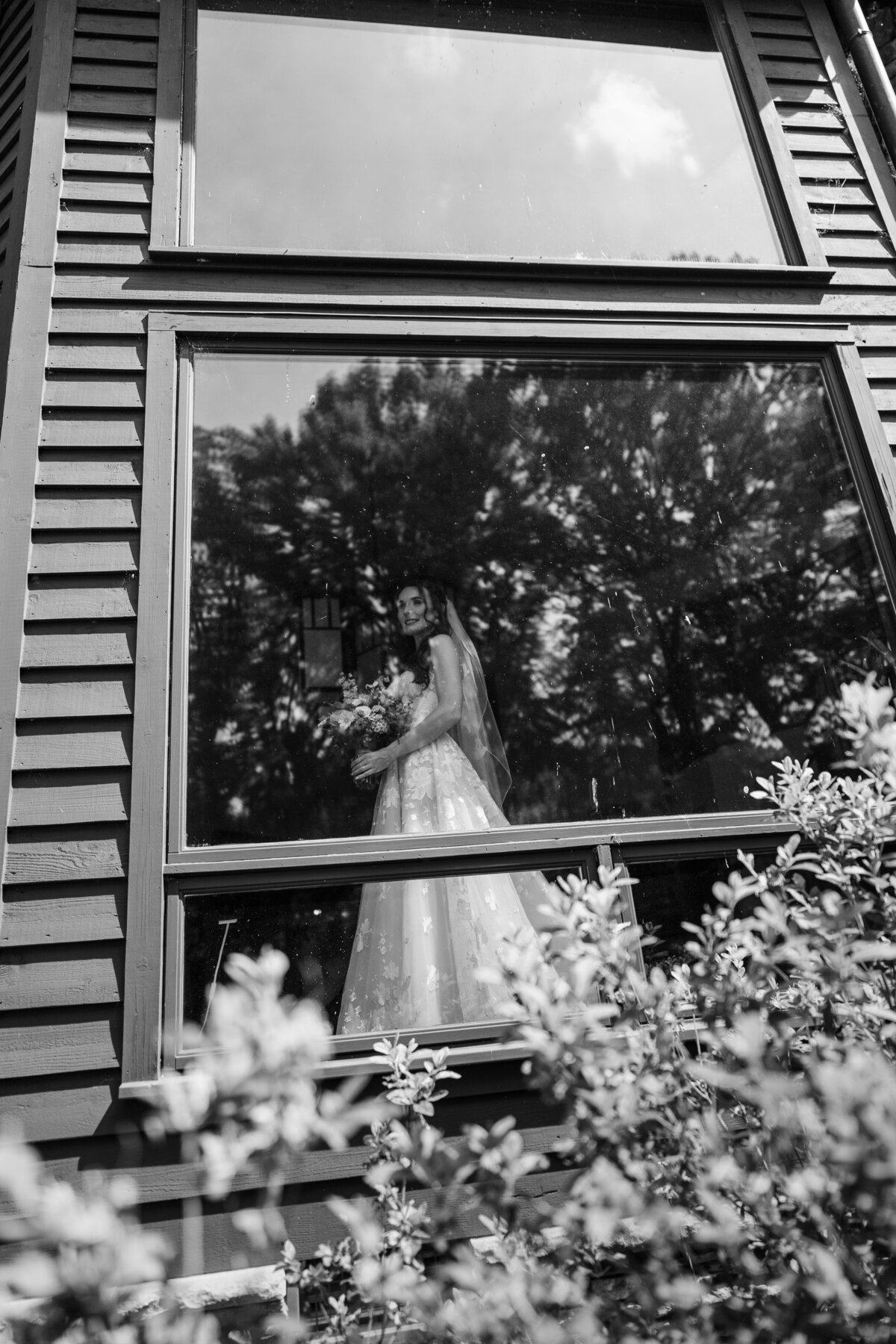 25033_2206_bw