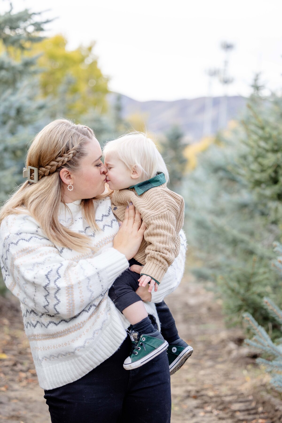 Utah-County-UT-Christmas-Tree-Farm-Mini-Session-Magnolia-and-Grace-Photography-Co-AshbyilyinJ-# (1)-36