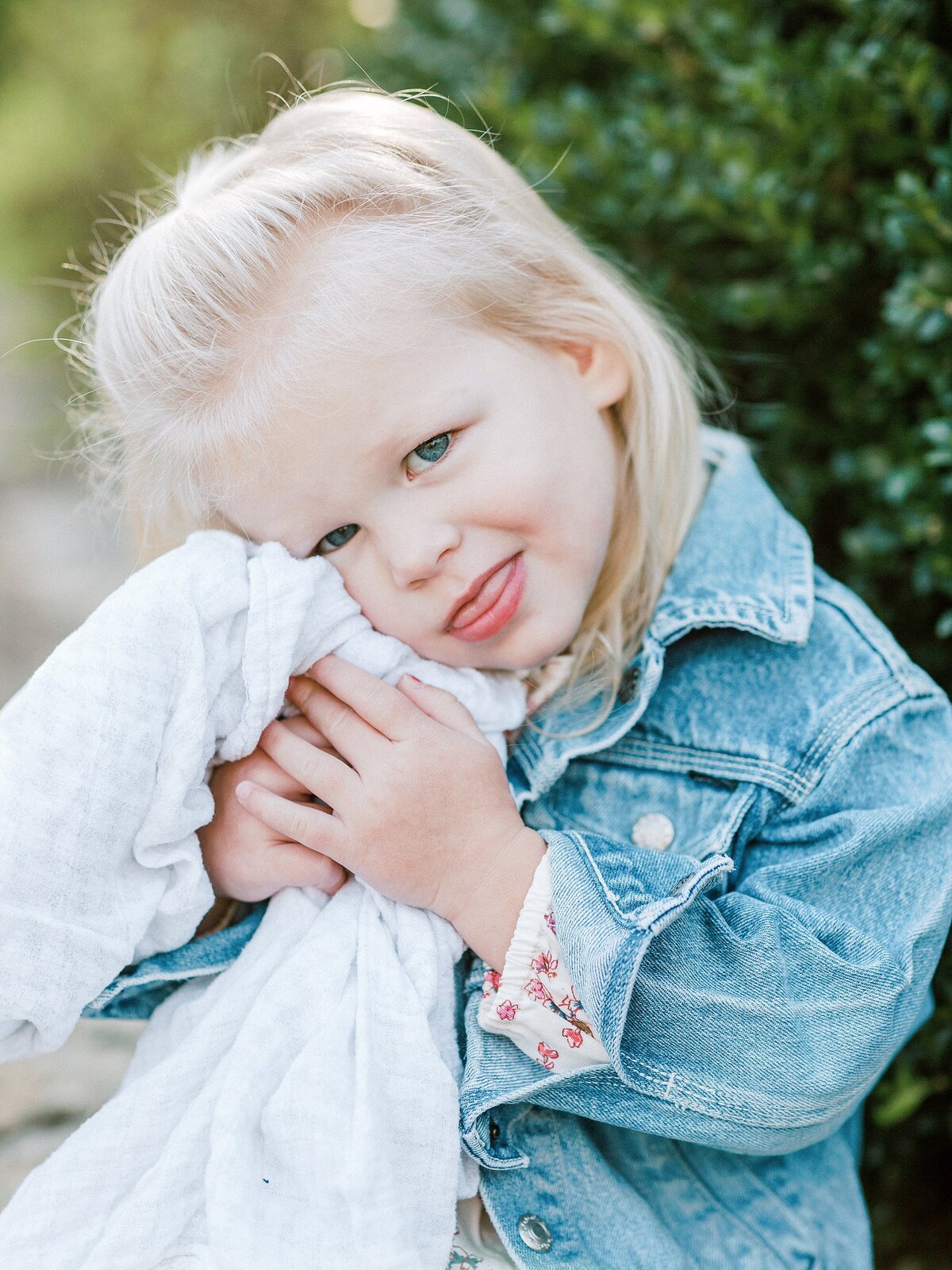 fall-family-photos-at-home-crozet-virginia-amy-nicole-photography-0096