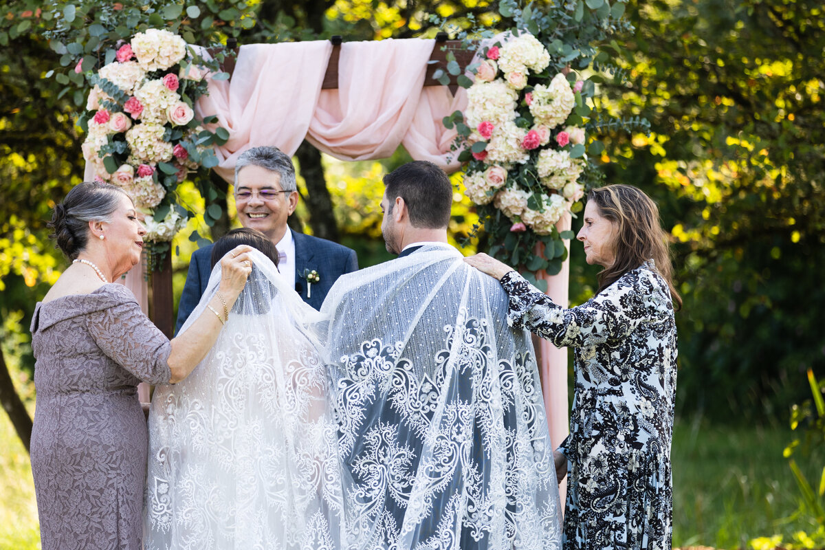 uw-center-for-urban-horticulture-outdoor-wedding-venue-seattle-wedding-photographer-039