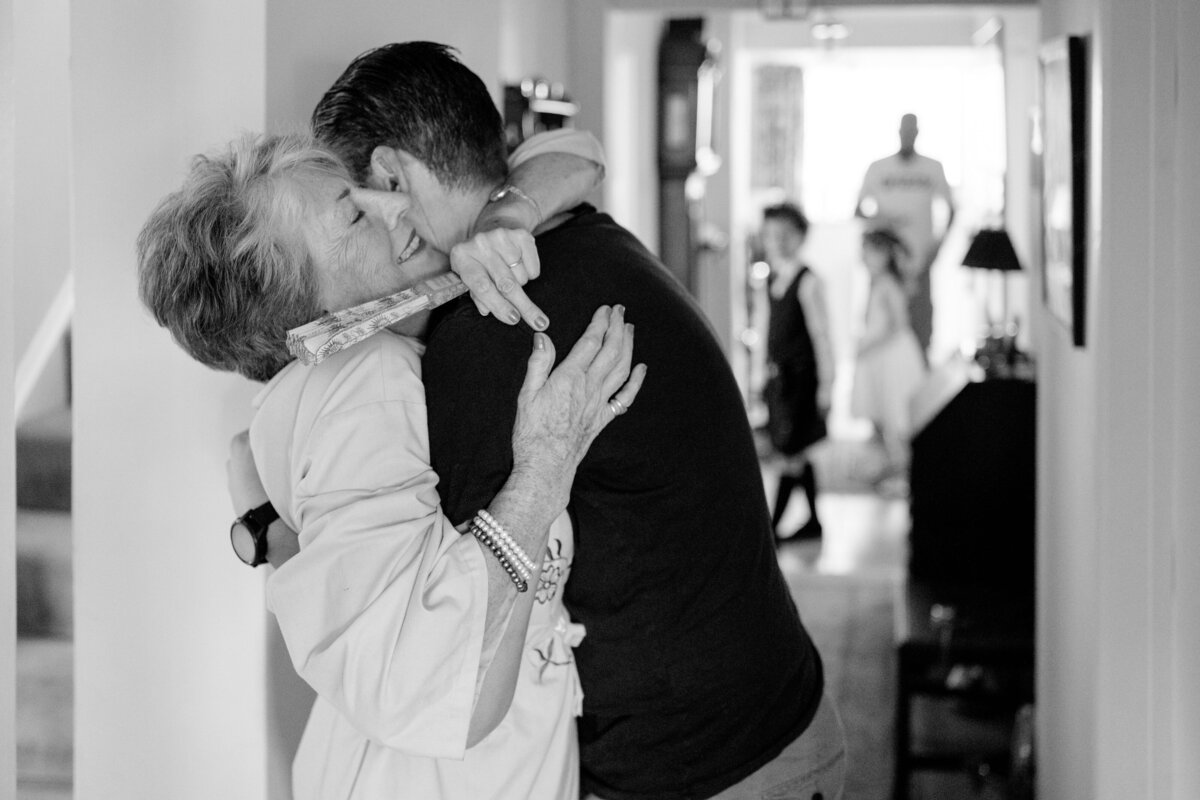 Two-wedding-photographer-team-1005