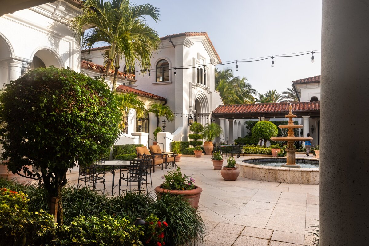 P+L Old Palm - Courtyard