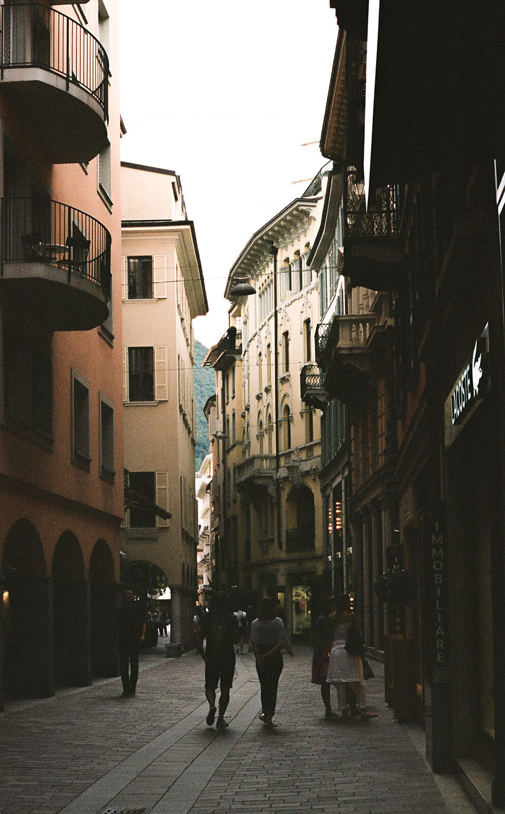564178_0023