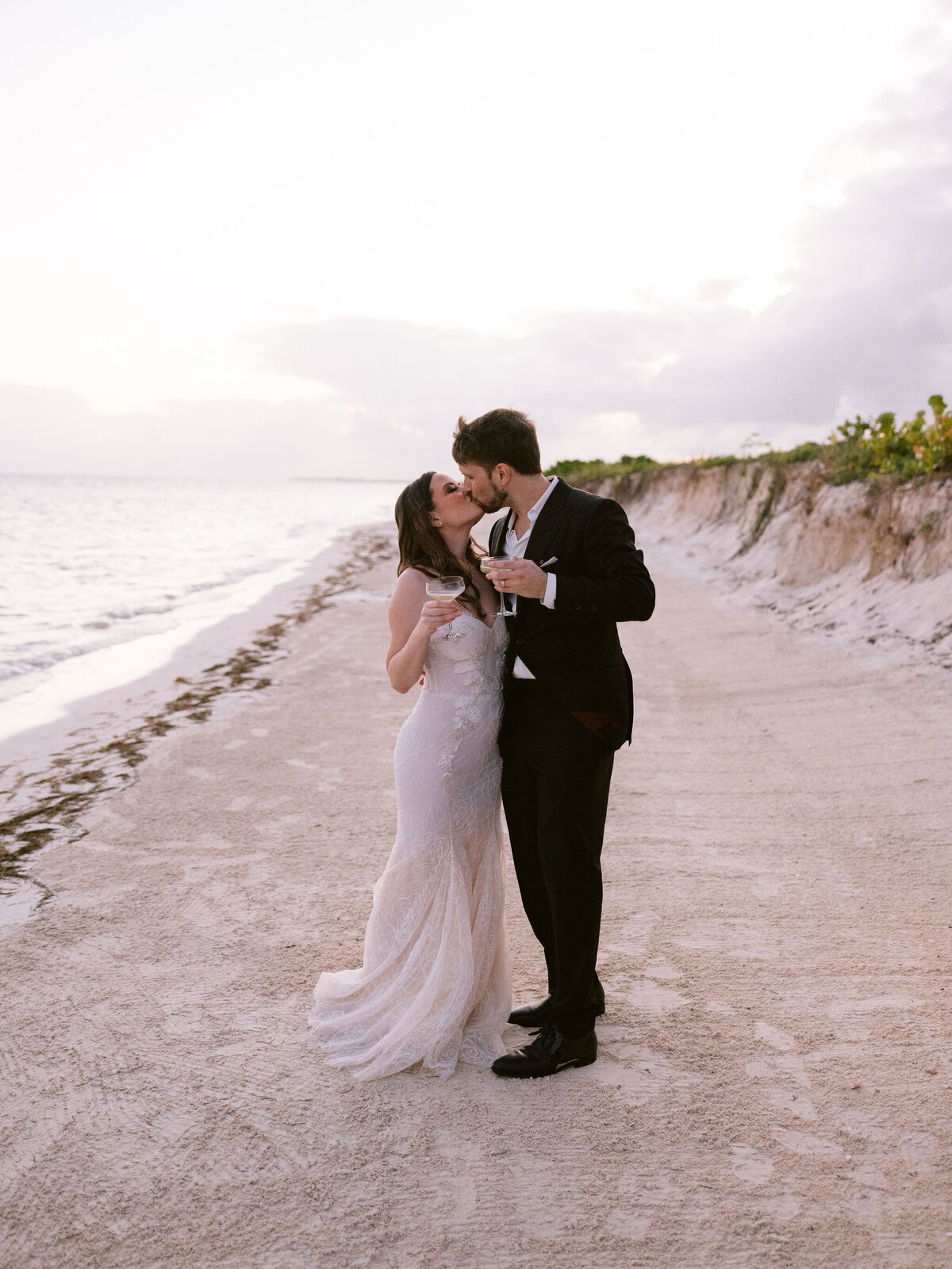 055-larissa-cleveland-mexico-etereo-auberge-wedding-cabo-