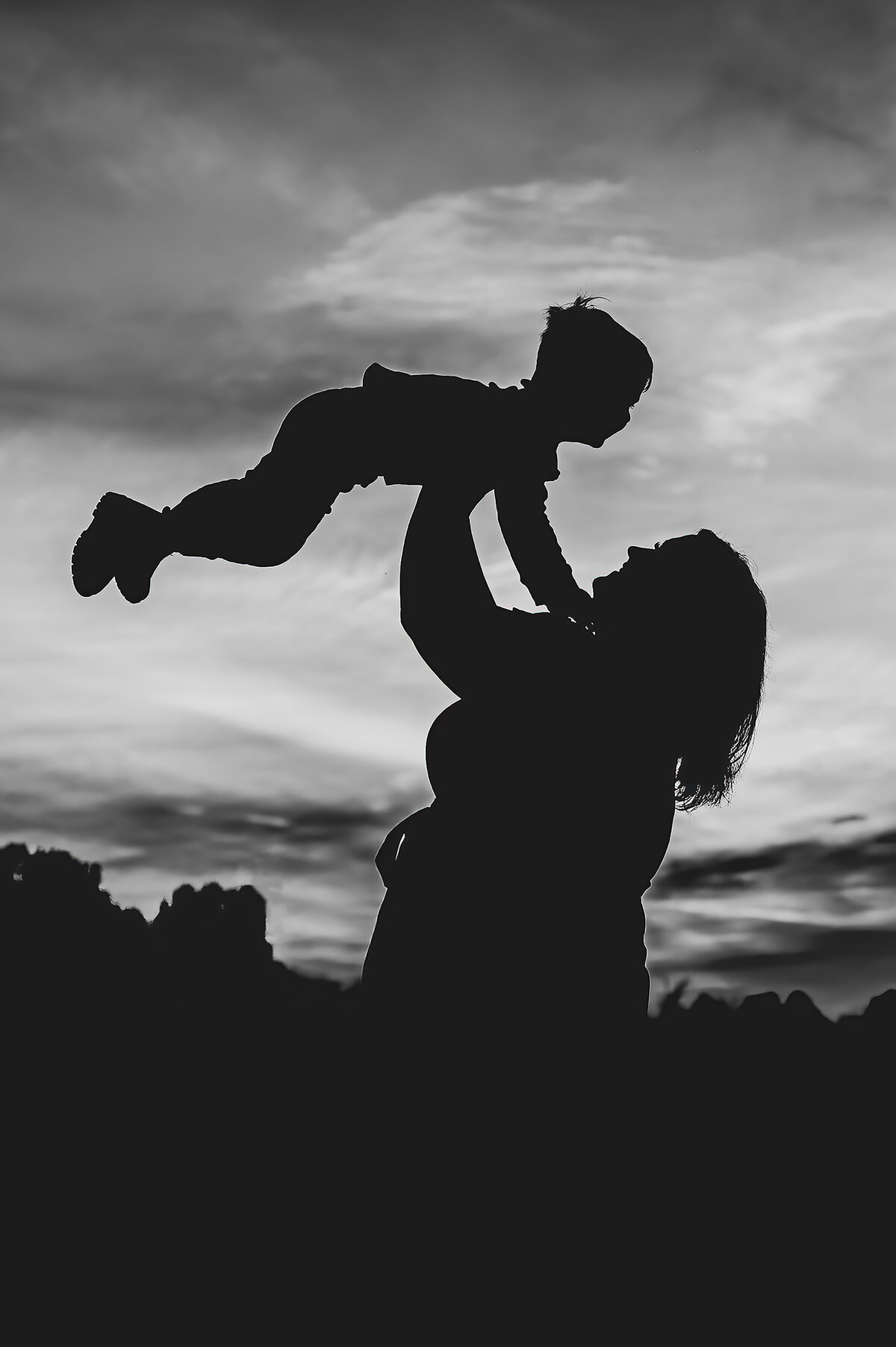 Bowling Green, KY family photographer. Black and white silhouette of mom holding son.