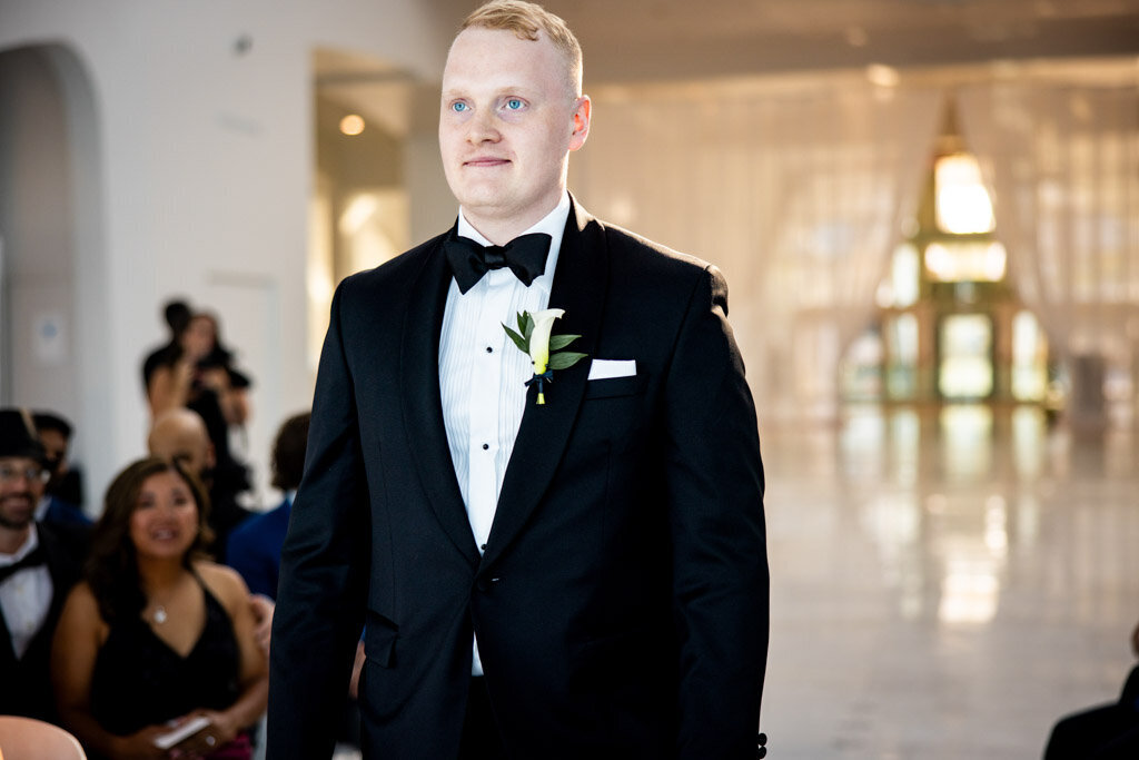 68-Milwaukee-Art-Mueseum-Wedding-Lauren-Ashley-Studios