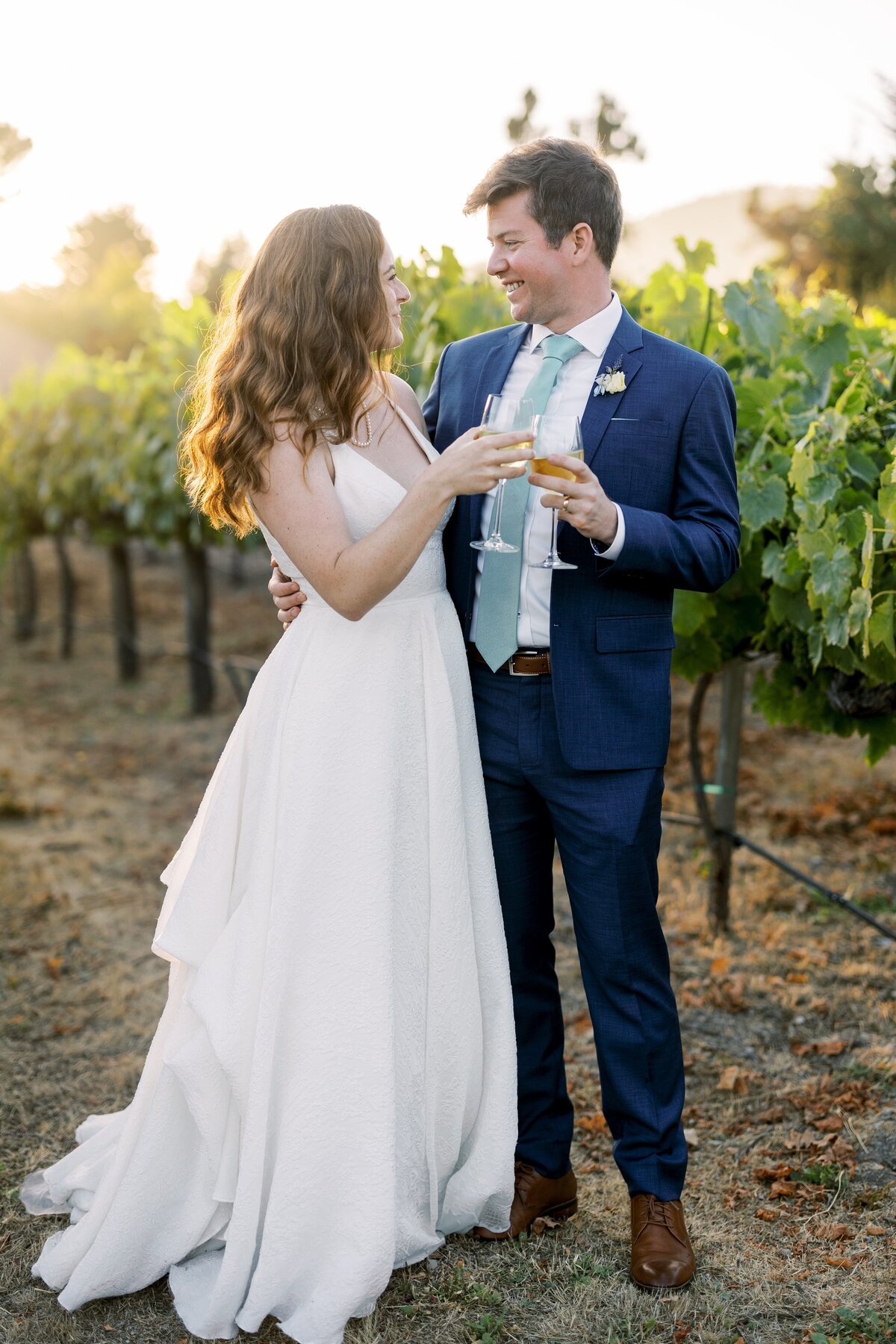 Folktale-Winery_Haley-Brendan_Hannah-Berglund-Photography_Sneaks-33