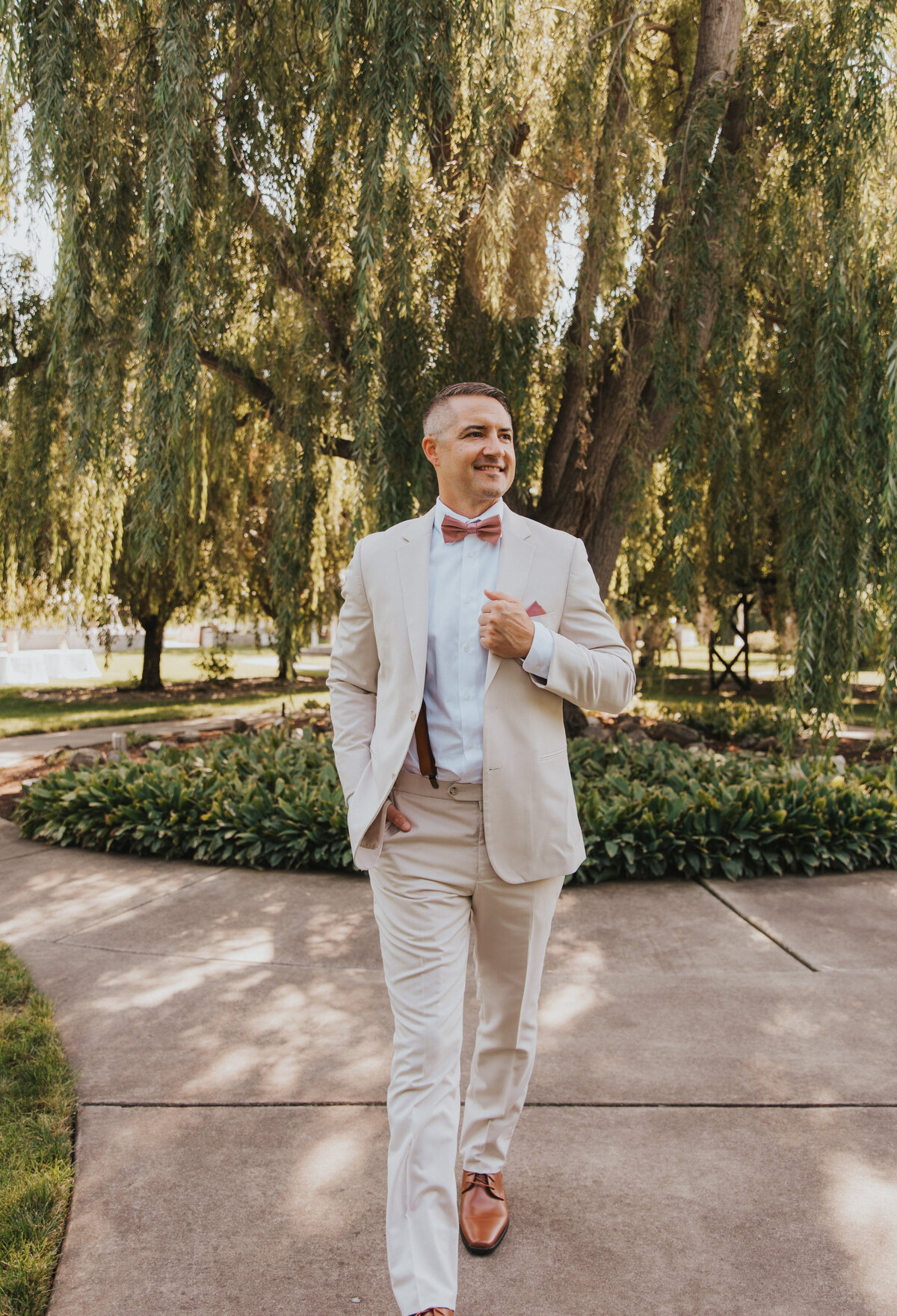 wedding-photographer-groom