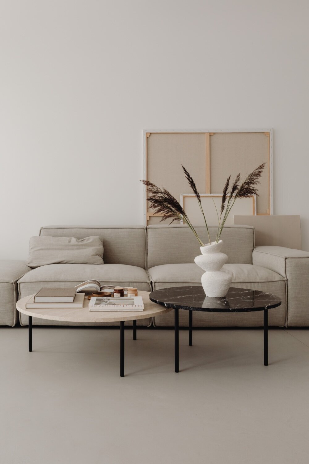 kaboompics_travertine-coffee-table-and-greige-linen-couch-28891