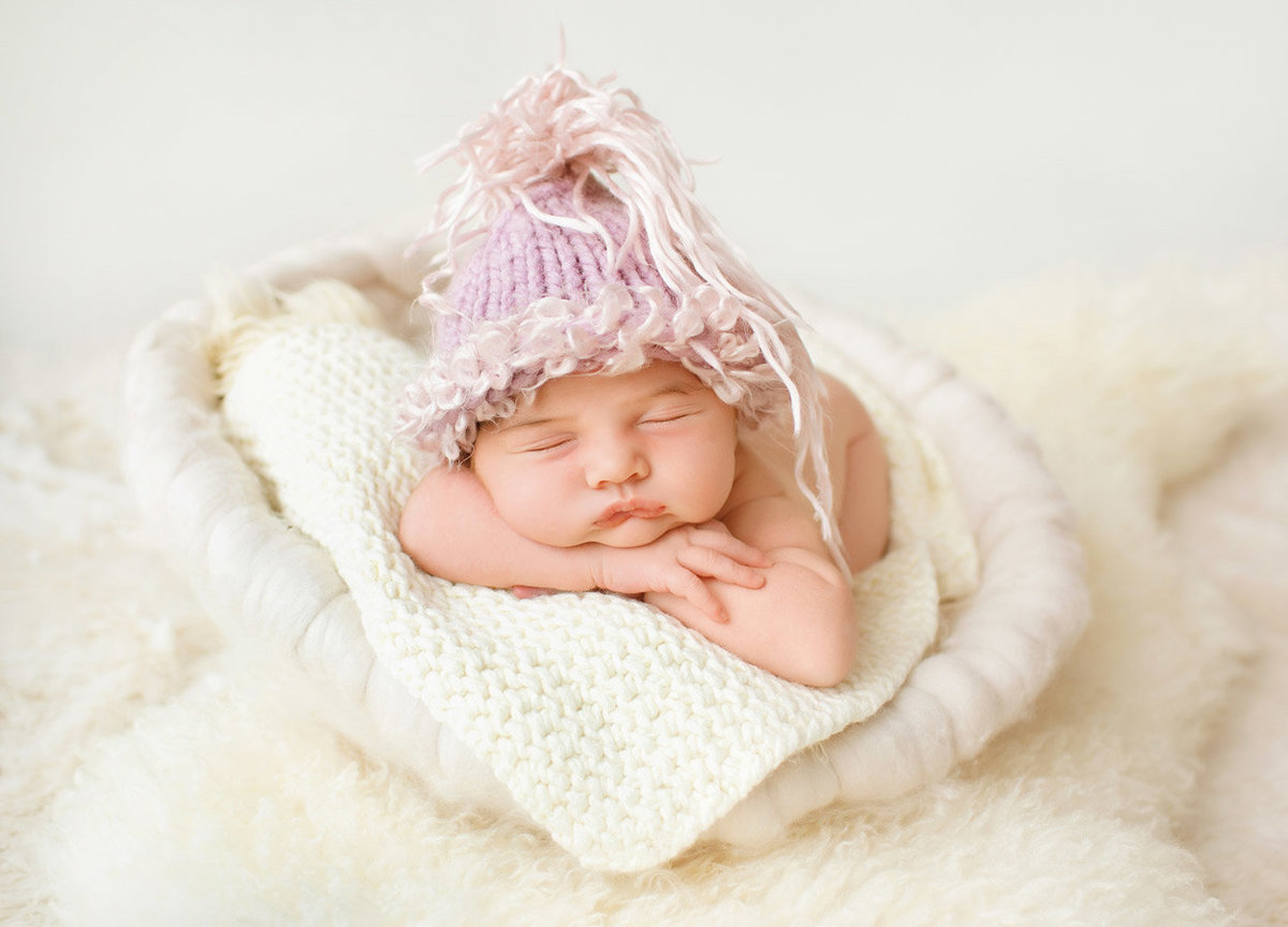 newborns in hats319