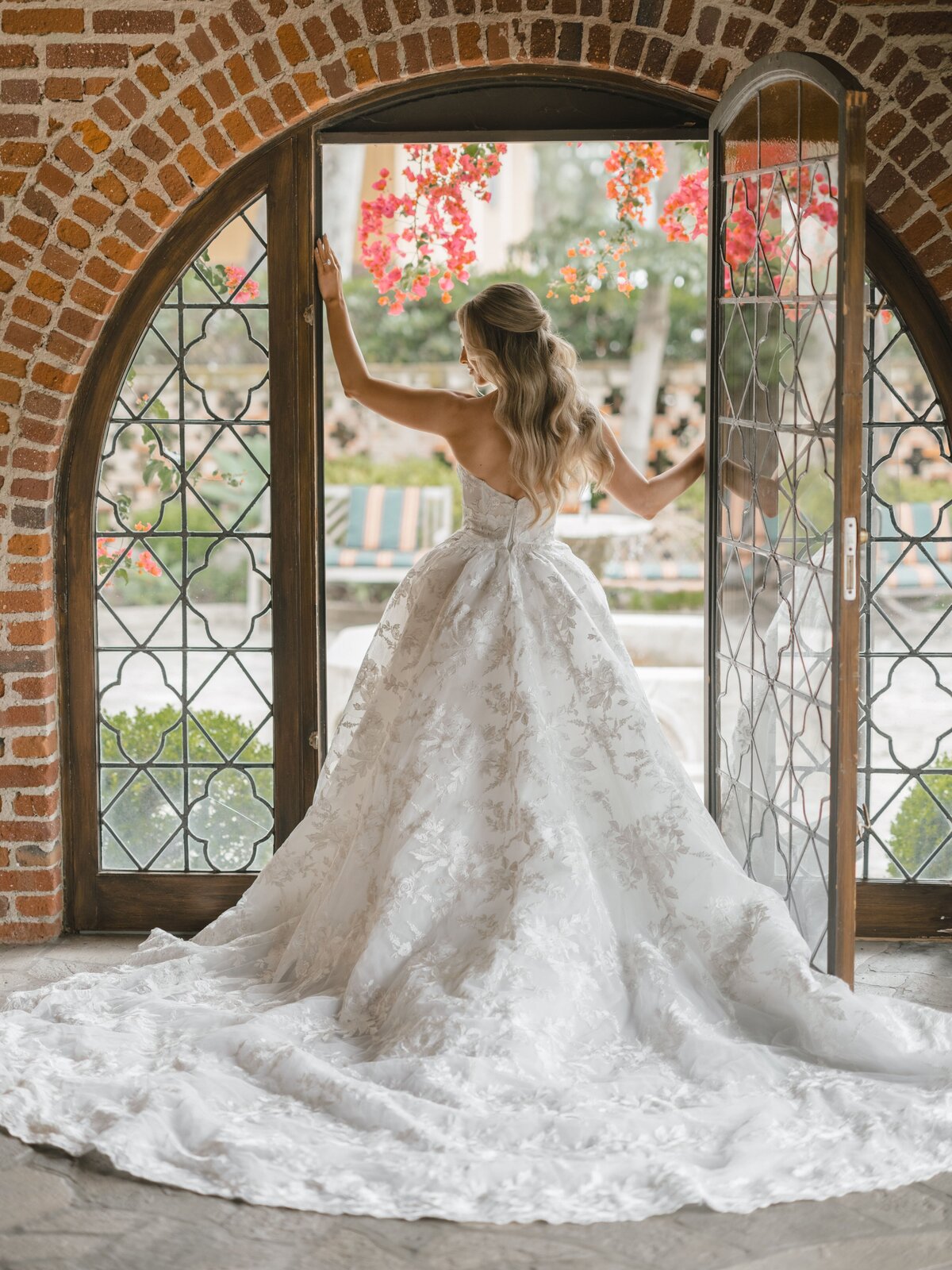 Teasers_OliviaandAlex_Hummingbird-Nest-Ranch_Taylor-Kinzie-Photography-55