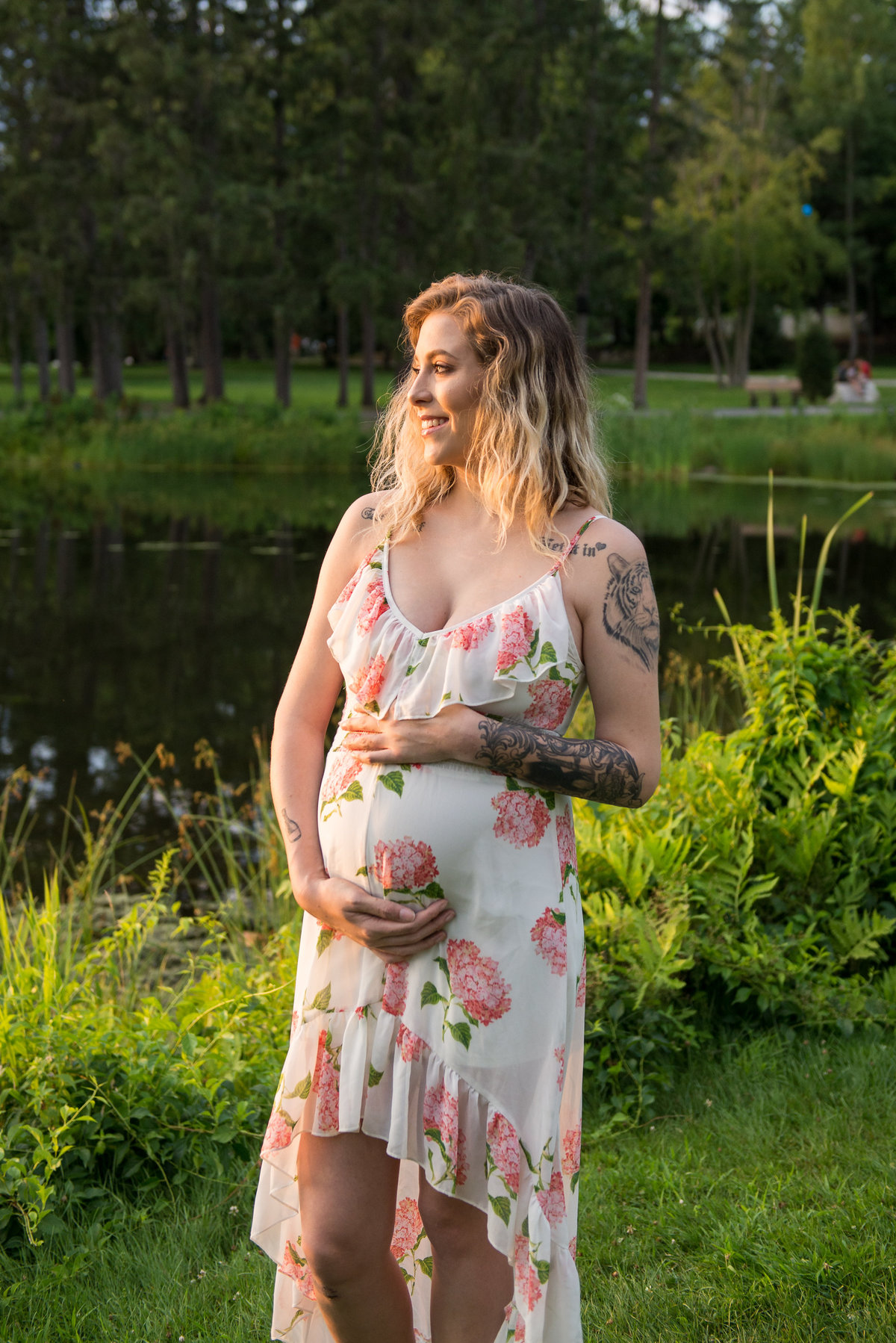 outdoor maternity photo sun kissed mama