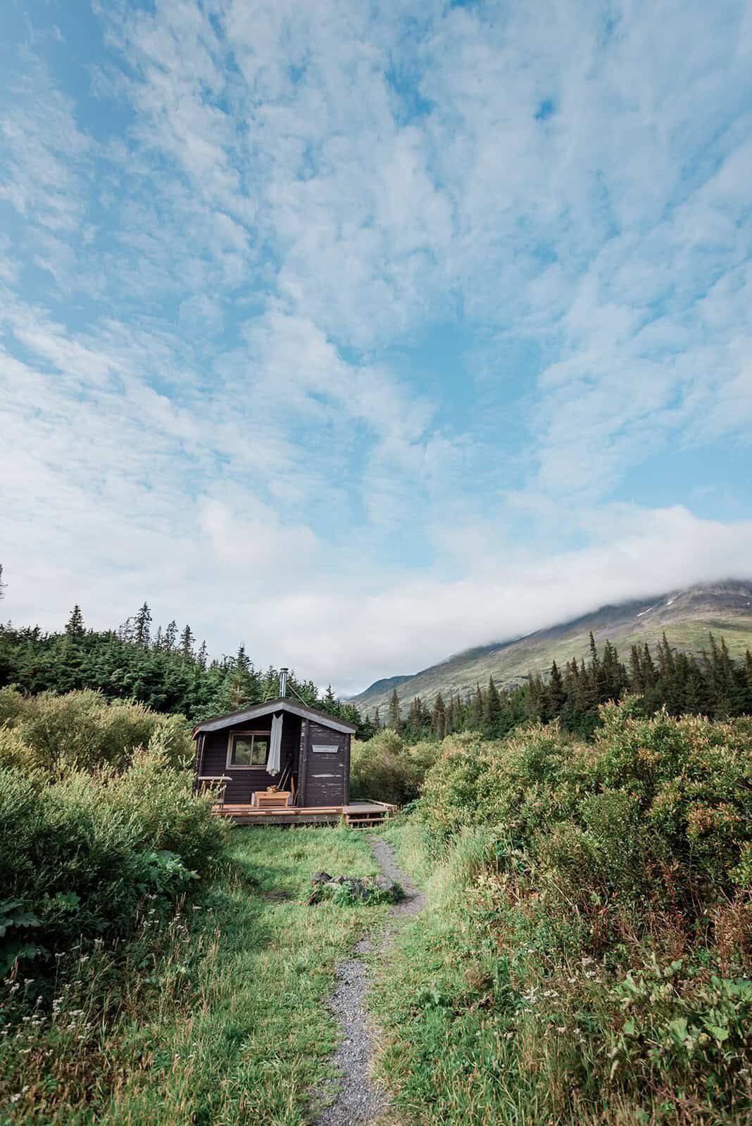 ideas-for-romantic-adventure-elopement-in-alaska-with-a-top-destination-elopement-wedding-photographer-Soul-and-Sky-Weddings
