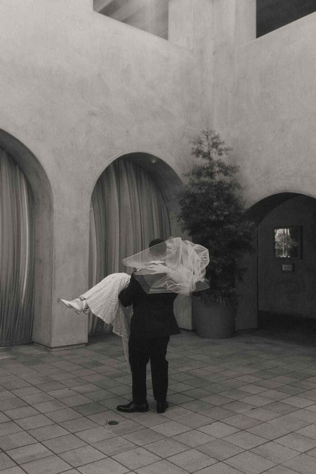 pretty-palm-leaf-event-co-molly-and-rodrigo-wedding-in-serra-plaza-55