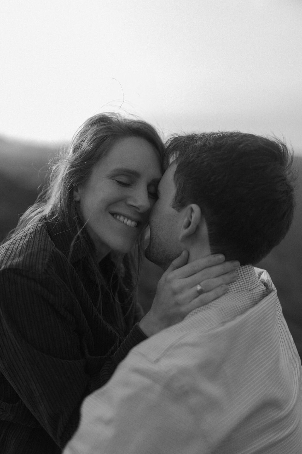 AbbyMitchCoastalCaliforniaCliffsandBeachEngagementSessionKatherineKrakowskiPhotography-171-41891fcb-1000