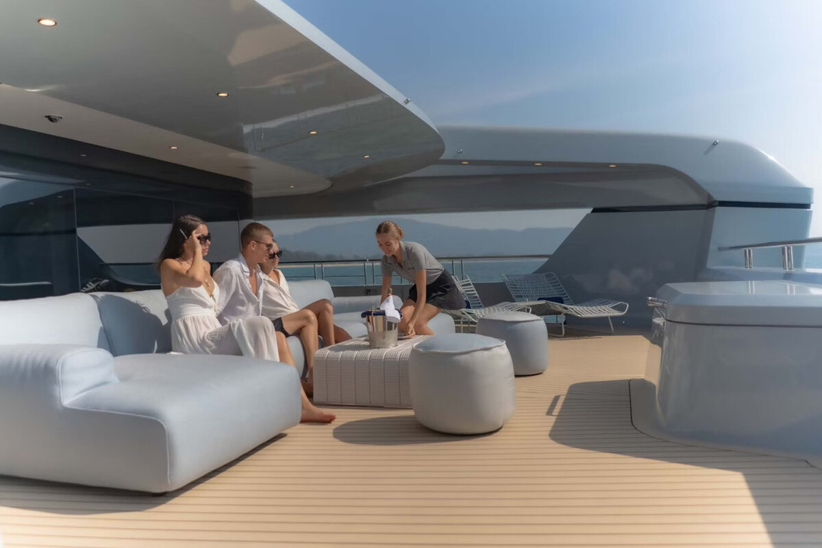 Spacecat Yacht Thailand Charter White Lotus - 1704723163-spacecat-master-cabin-1
