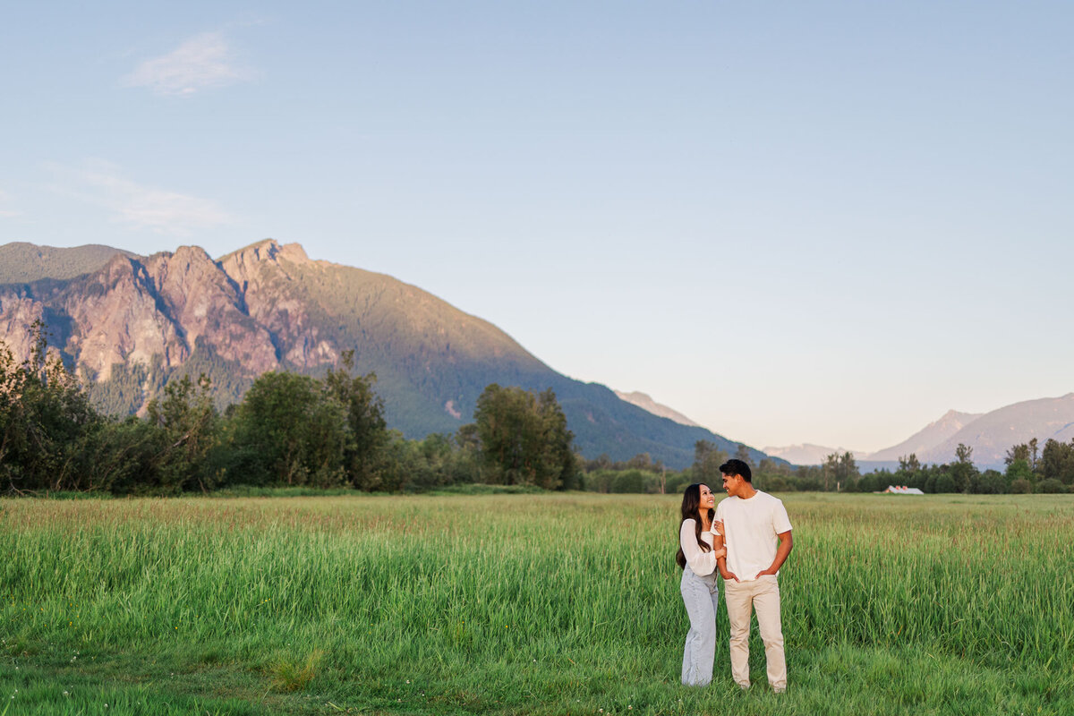 Elk-Fields-Northbend-WA-Engagement-Photo-46