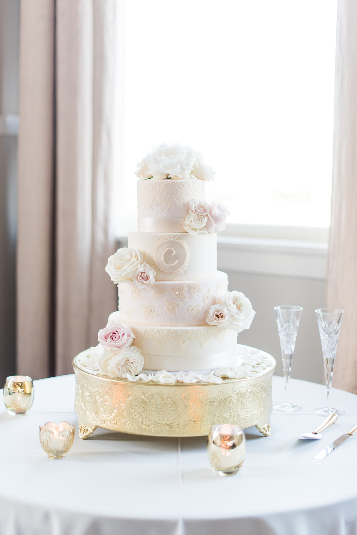 Room on Main Romantic Classic Cake