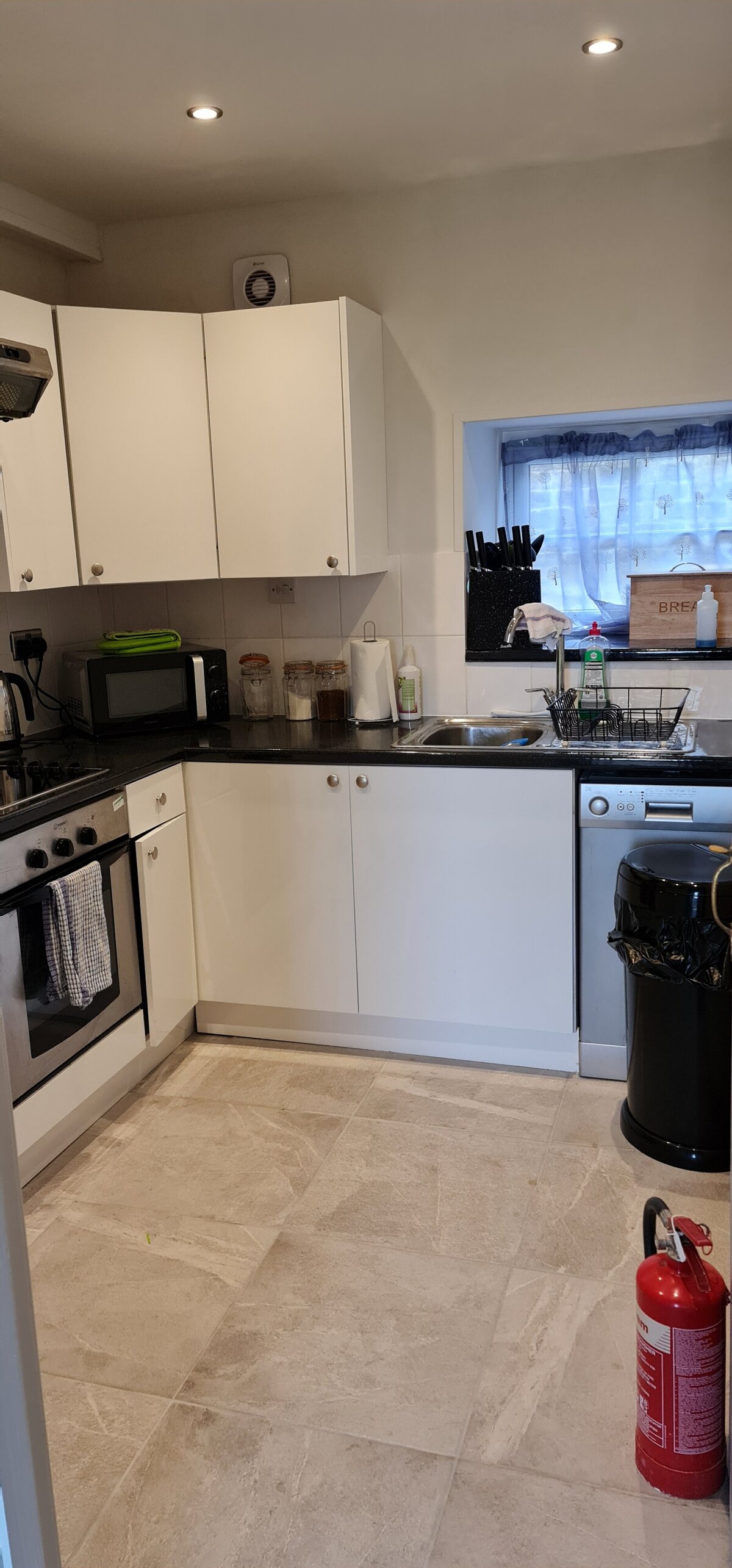 holly_house_cottages_wren_kitchen