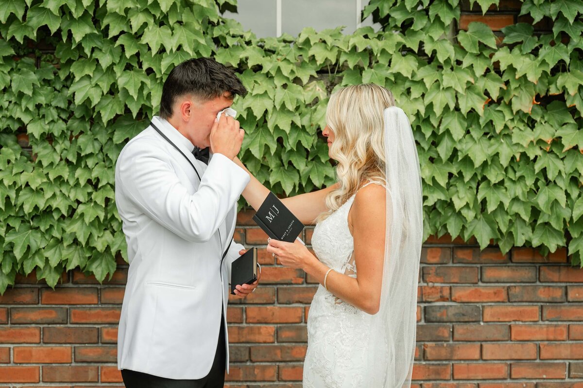 Milwaukee-Wedding-Photographers-367