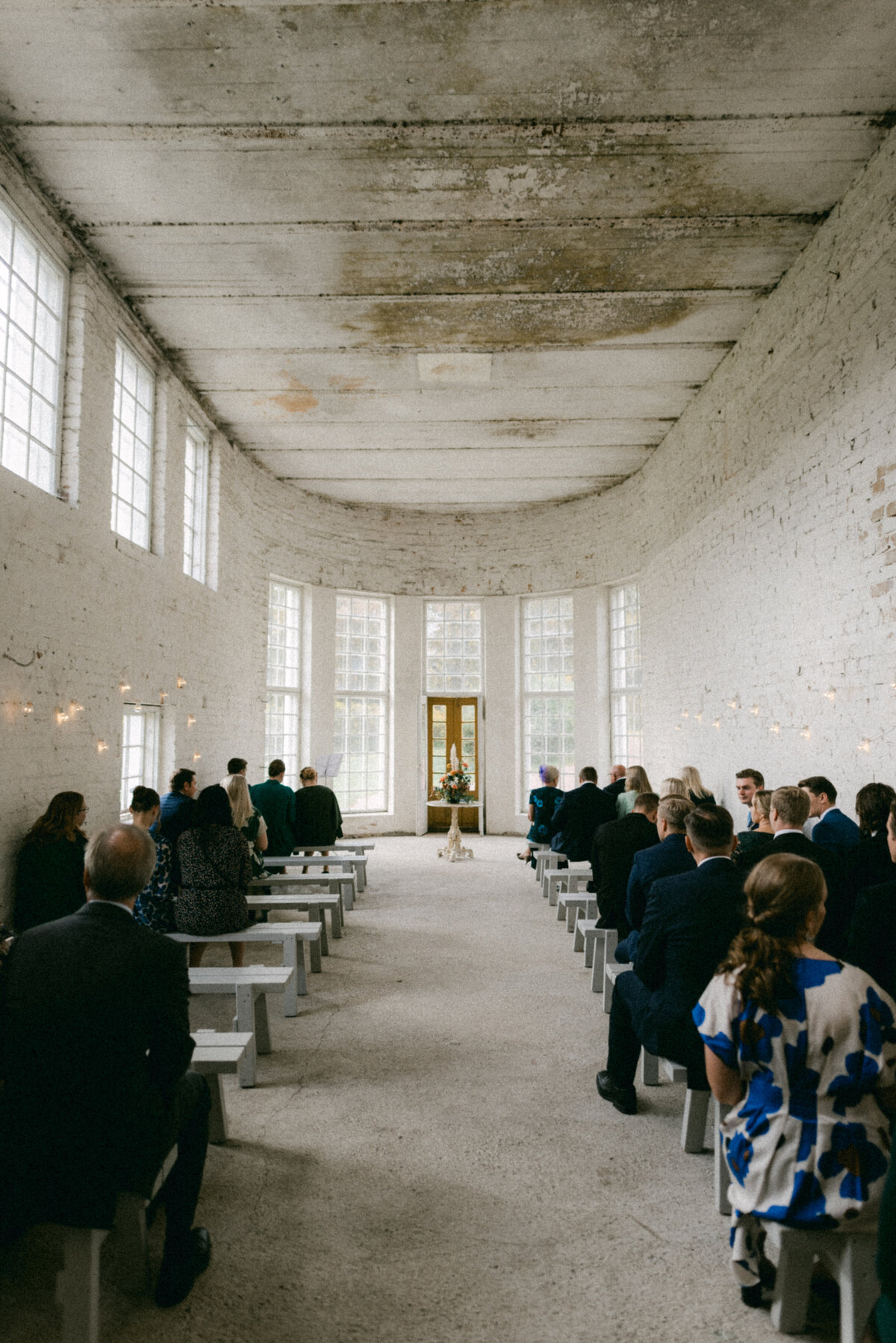 A documentary wedding  photo of guests waiting for the ceremony to start in Oitbacka gård captured by wedding photographer Hannika Gabrielsson in Finland
