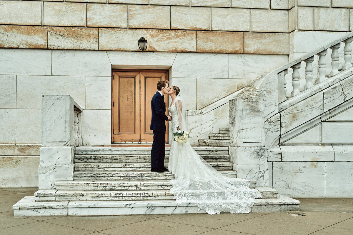Downtown Detroit, Michigan wedding at the Detroit Institute of Art