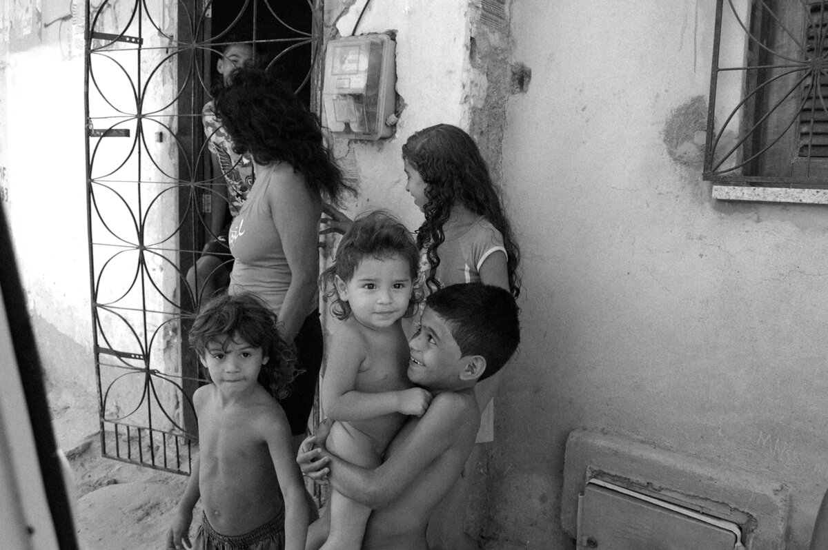 Een gezin in de sloppenwijken van Brazilië