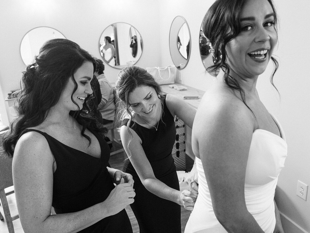 megan-ryan-wedding-girls-getting-ready-17_websize (1)