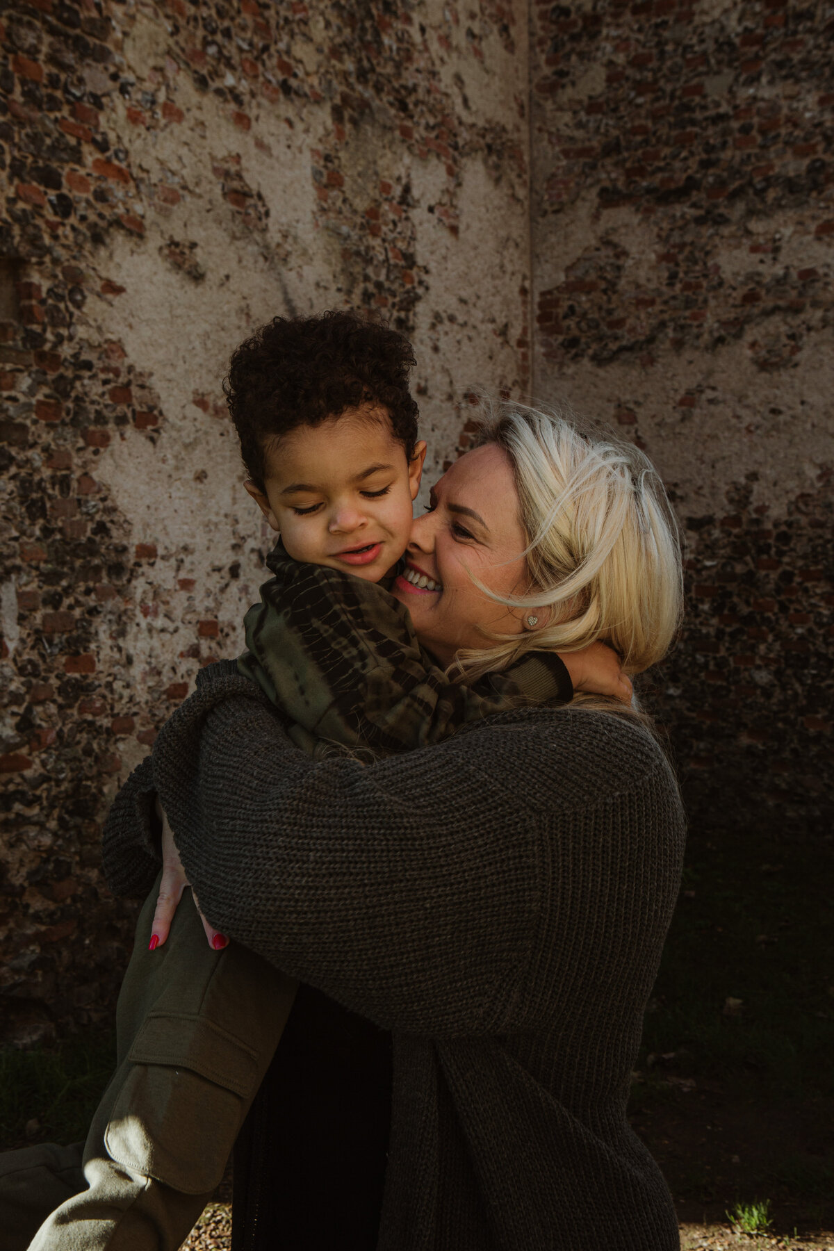 Motherhood photo shoot at the stunning Sopwell nunnery ruins