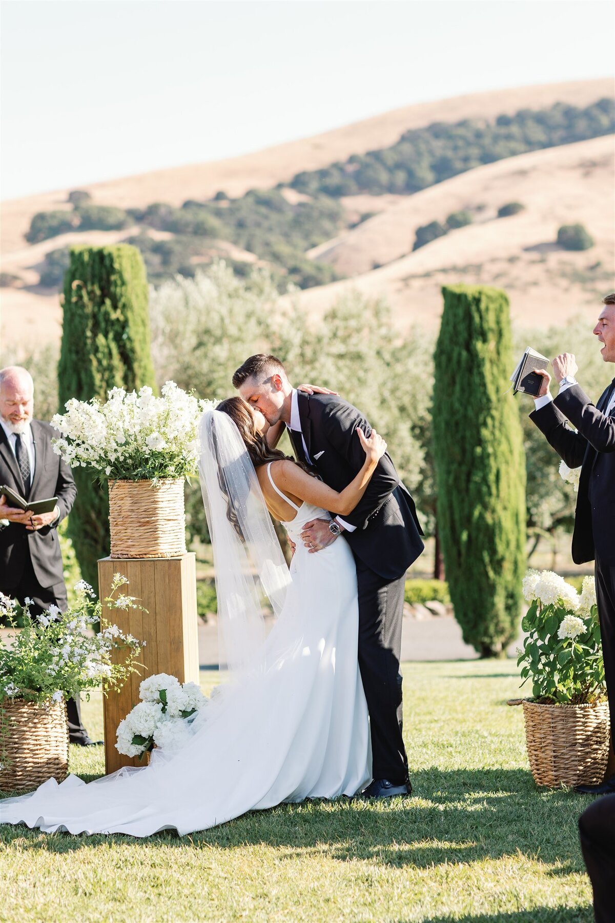 viansa-wedding-sonoma-emma-taylor-ashley-carlascio-photography-0915