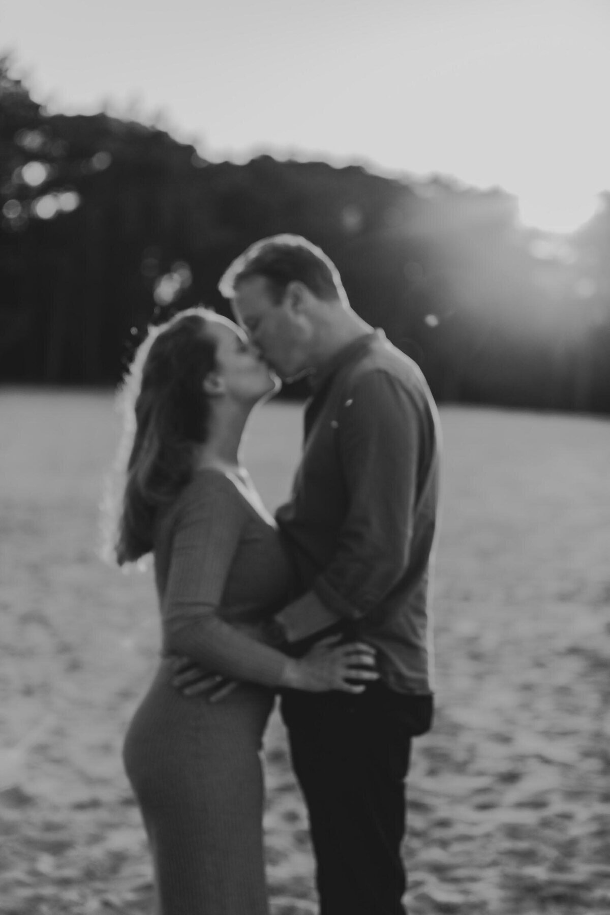 koppel-zonsondergang-kissing-outdoor-photography-fotografie