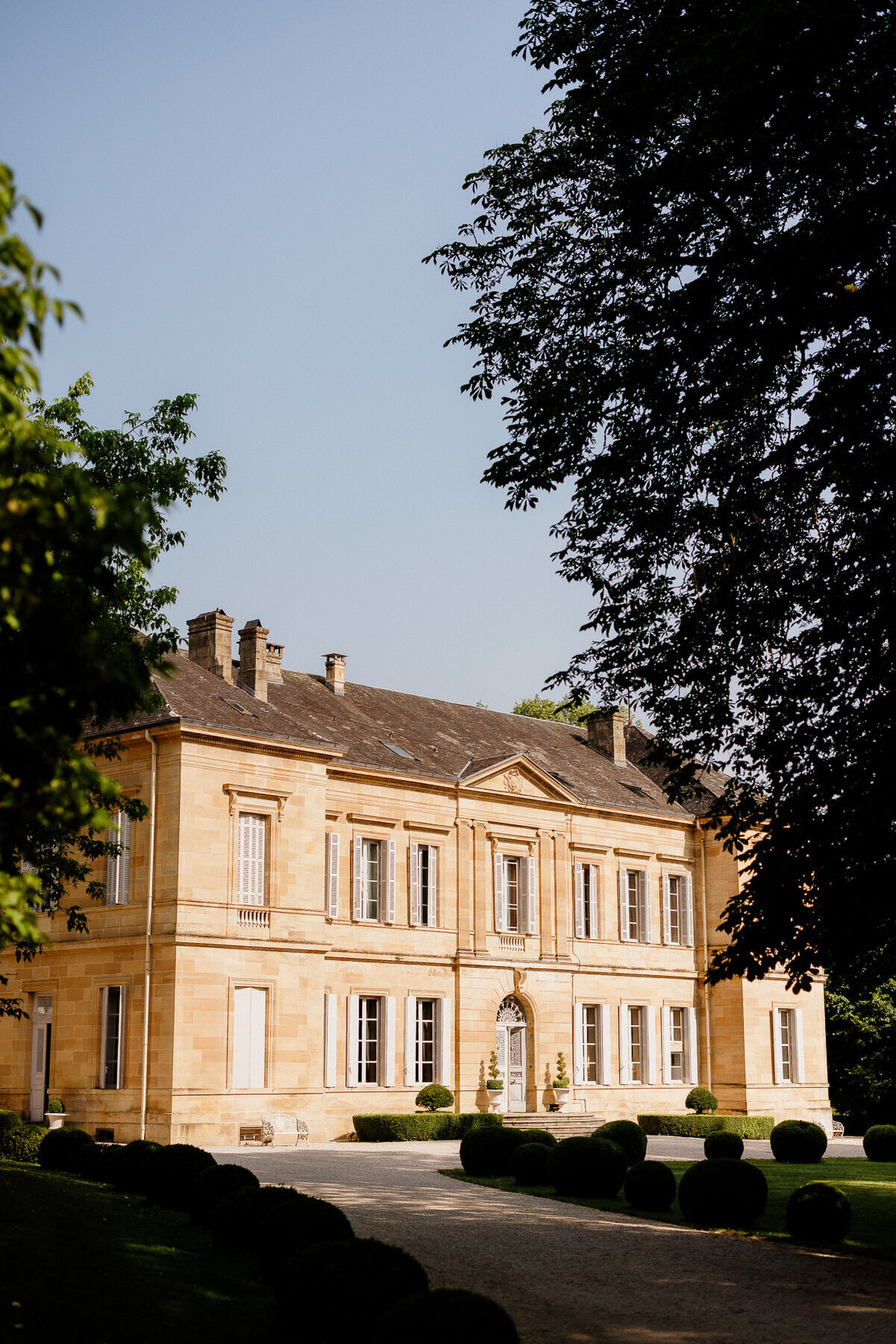 Modern_Chic_Chateau_Valouze_Destination_Wedding_Photographer-1