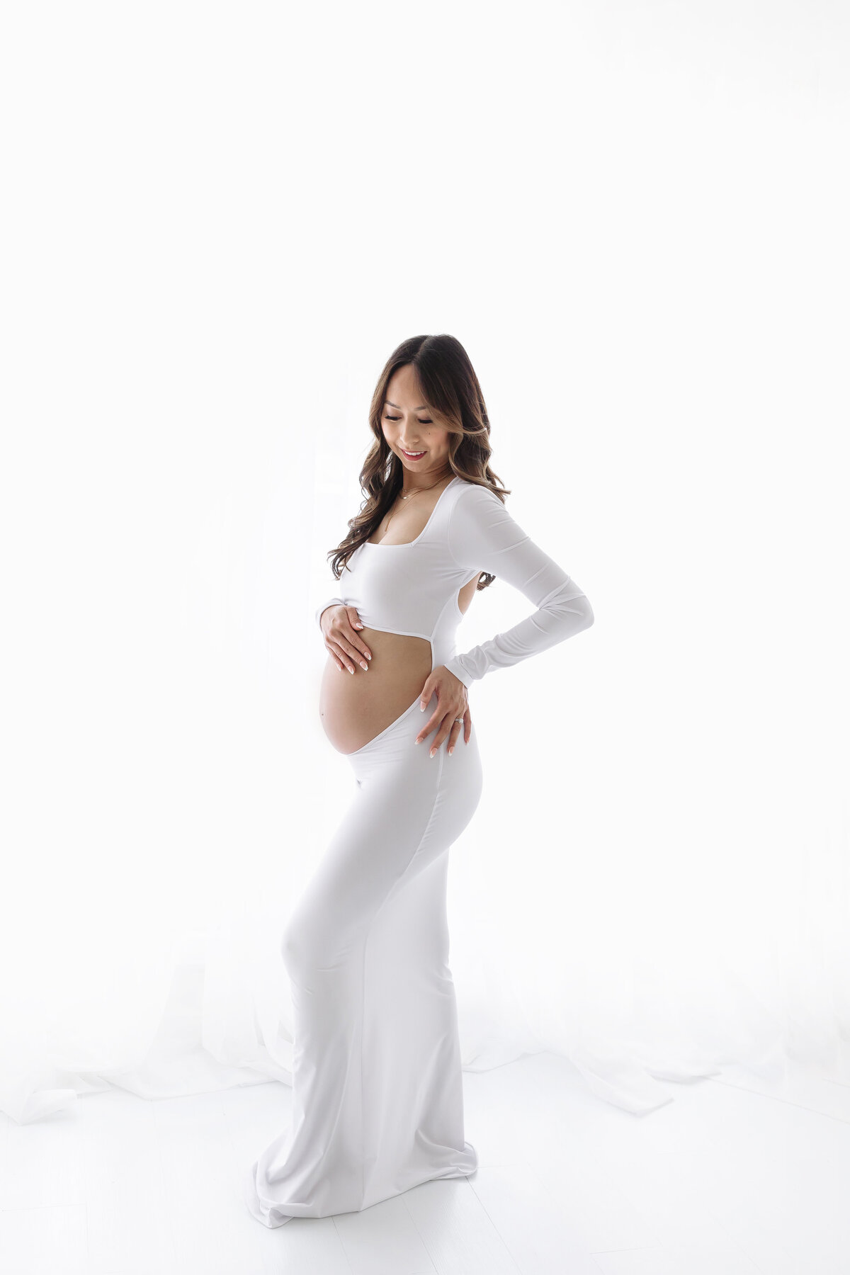 pregnant lady holding belly