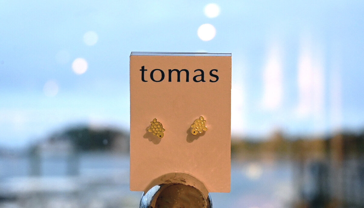 Tomas earrings found at joye