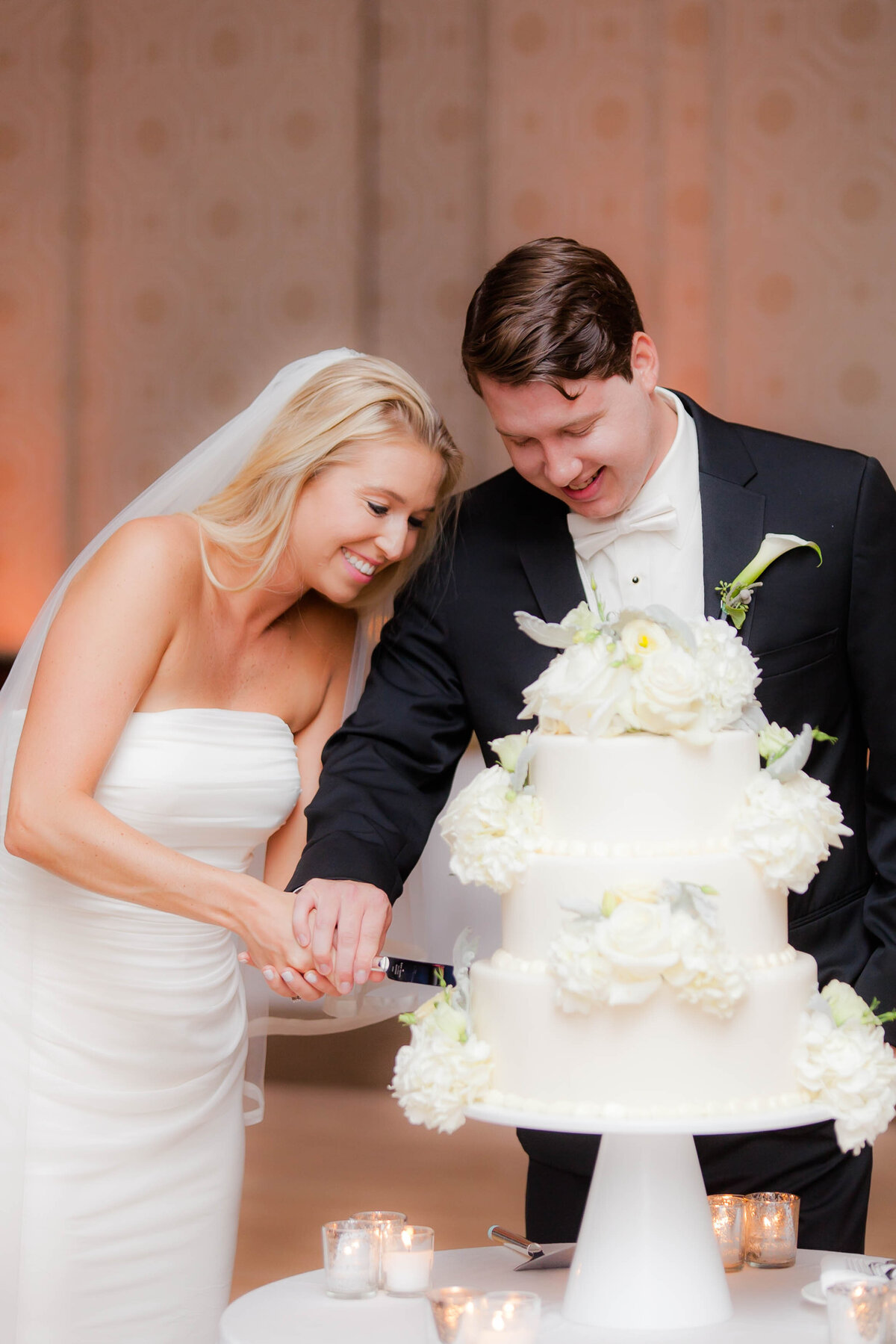 fairmont hotel wedding cutting cake