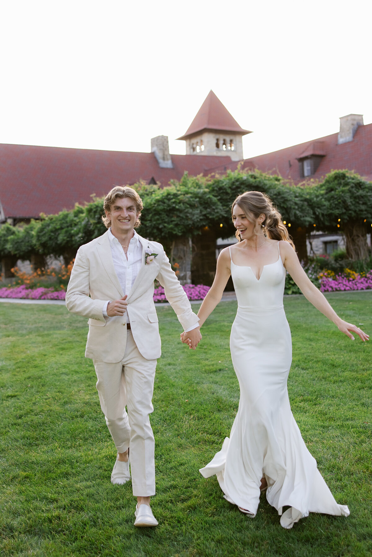 bride-and-groom-running-photo-at-saint-clements-castle