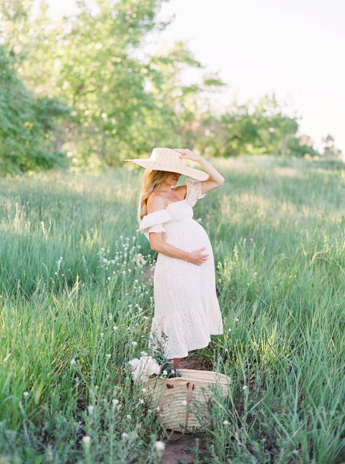 Denver Photographr featruing Maternity photoshoot in a field.