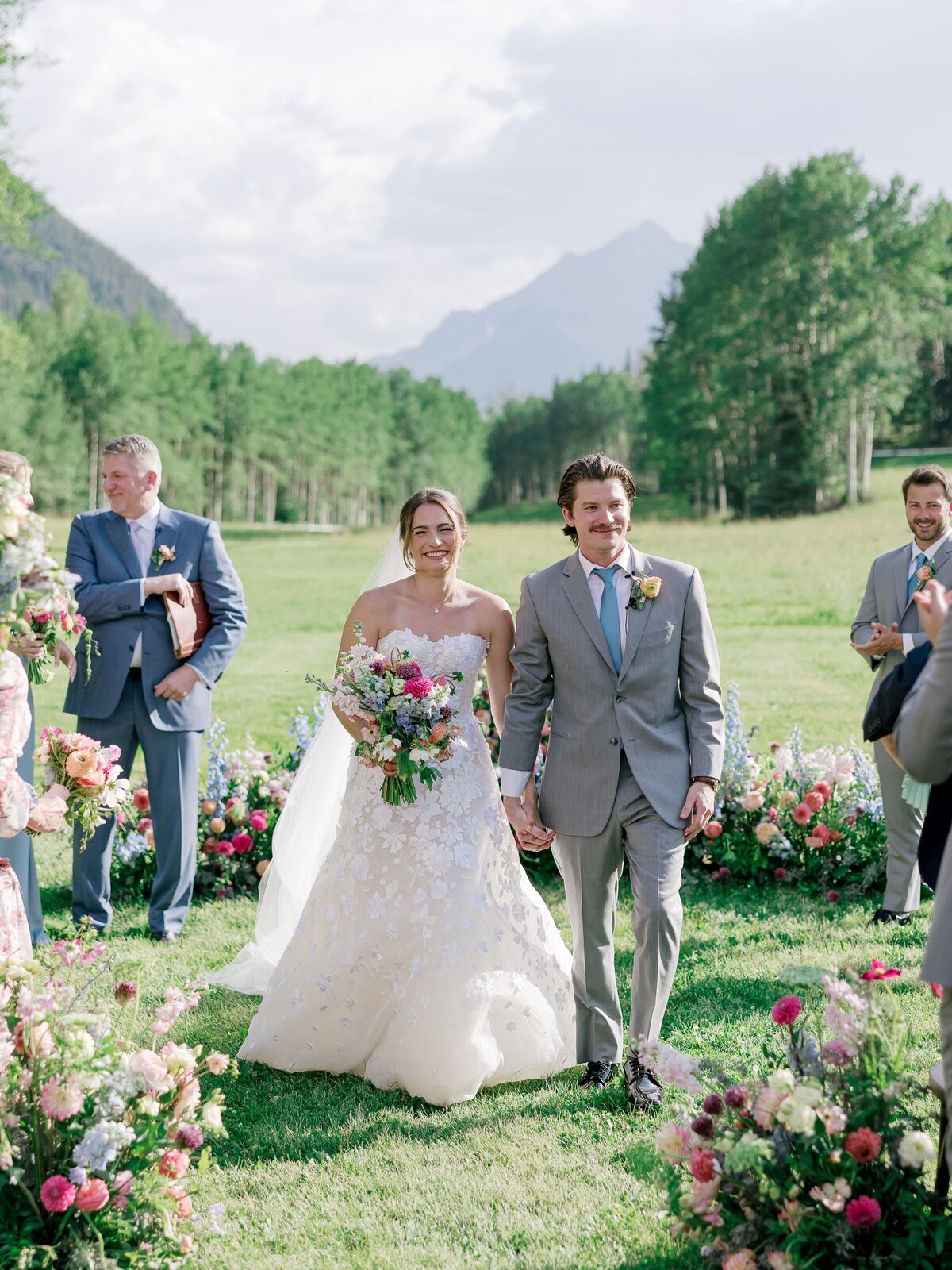 couple-just-married-colorful-wedding